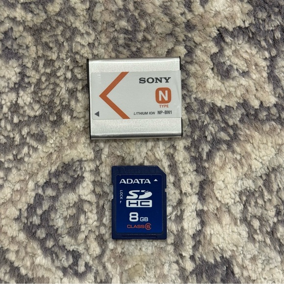 Sony Cyber-shot Dsc-w530 14.1 Megapixel Compact Camera - Picture 7 of 16